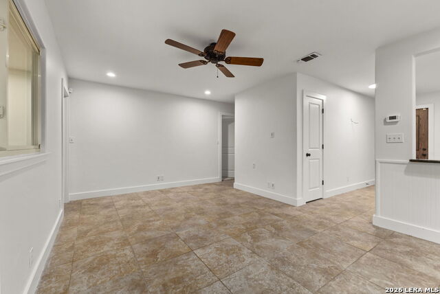 121 Kenwood Ave Property Photo 15