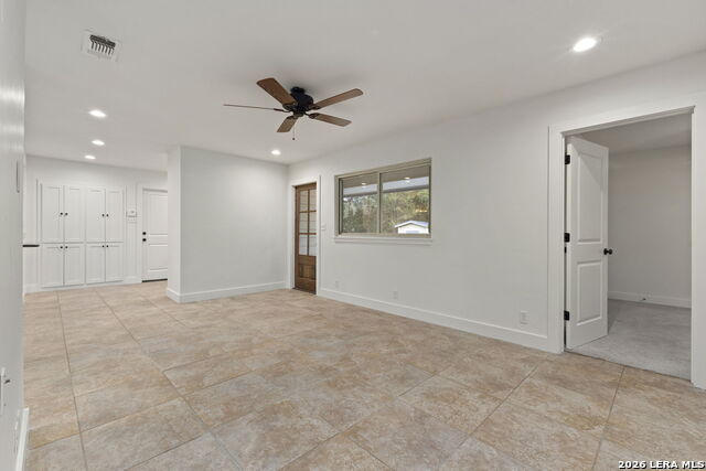 121 Kenwood Ave Property Photo 16