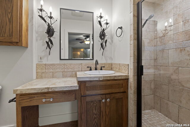 121 Kenwood Ave Property Photo 27