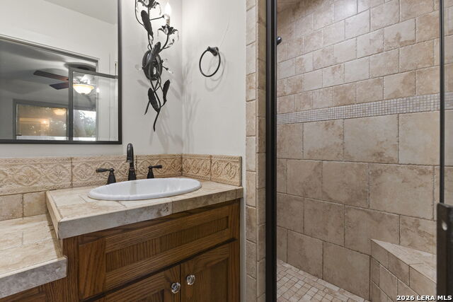 121 Kenwood Ave Property Photo 28