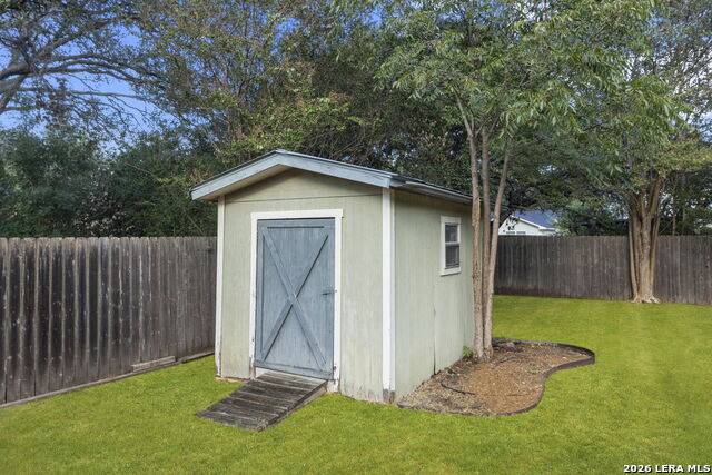 121 Kenwood Ave Property Photo 46
