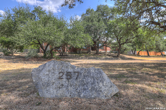 257 Berry Oaks Dr Property Photo 5