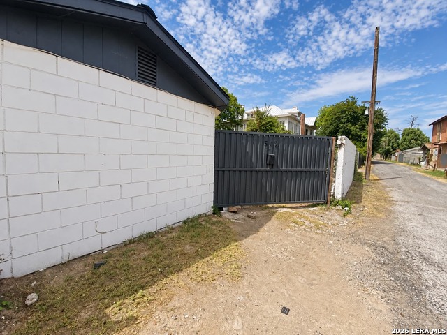 548 N Ceylon St (rear) Property Photo 4