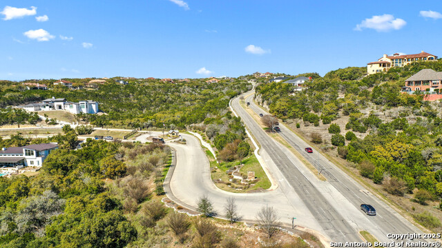 526 Winding Ravine Property Photo 4