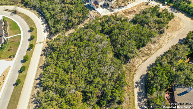 526 Winding Ravine Property Photo 8