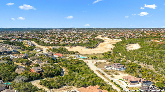 526 Winding Ravine Property Photo 14