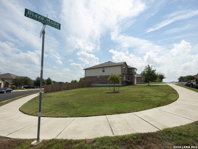 408 Blaze Moon Property Photo 3