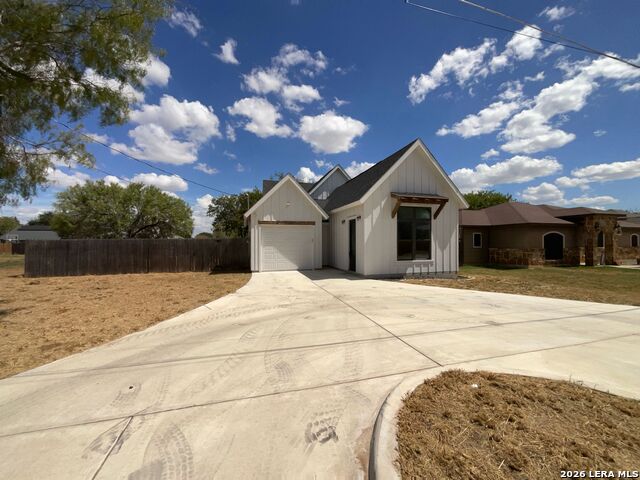 926 Joyce Marlene Property Photo 1