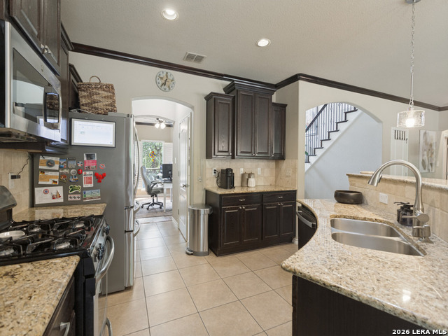 21518 Promontory Cir Property Photo 7