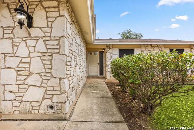 8218 Dawnwood Dr Property Photo 4