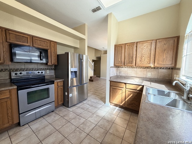 10207 Canton Fld Property Photo 5