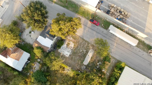 607 S Comal Property Photo 8