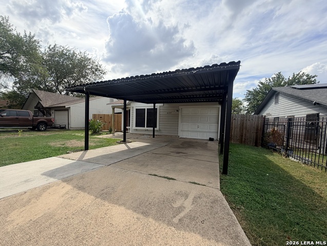 4135 Hickory Sun Property Photo 2