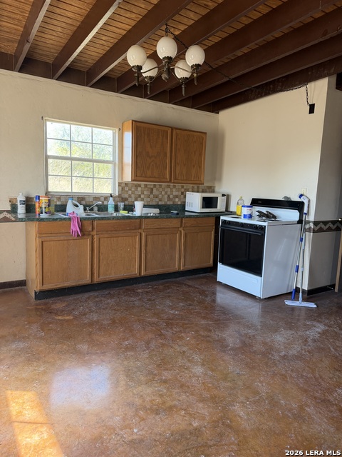 9524 N Us Highway 83 Property Photo 3