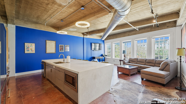 222 Losoya St. Property Photo 10