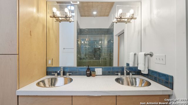 222 Losoya St. Property Photo 21