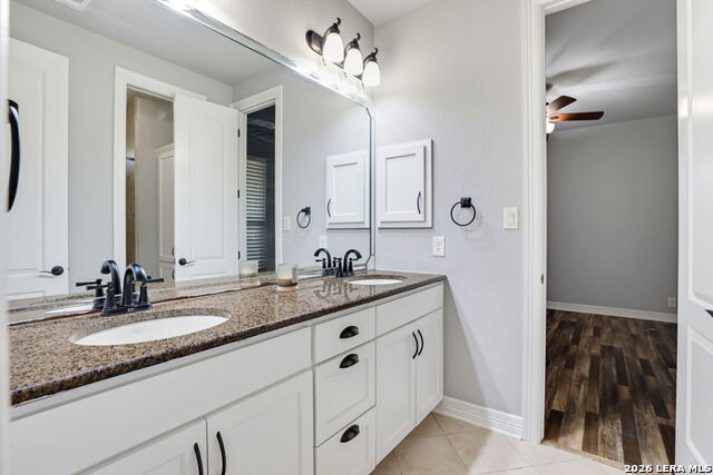 560 Saxet Trl Property Photo 17