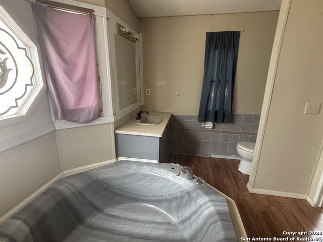 7714 Whartons Dock Rd Property Photo 10