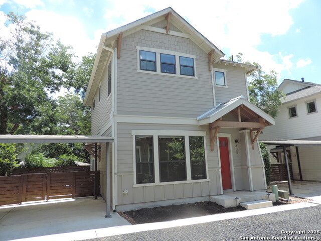 425 E Mistletoe Ave Property Photo 1