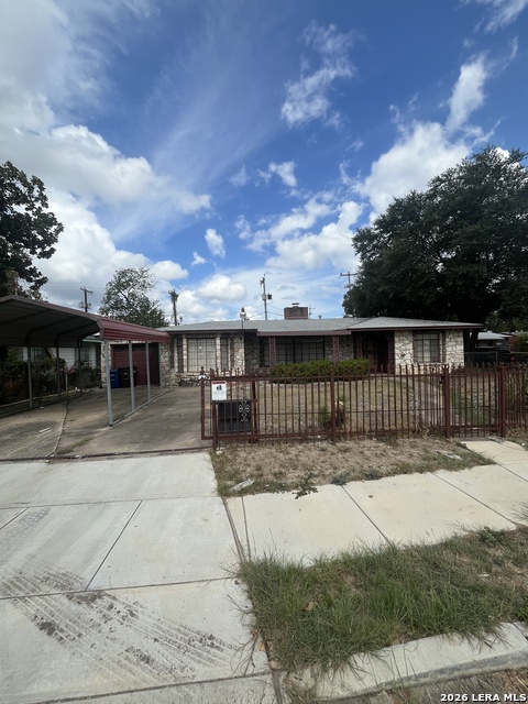 451 Como Property Photo 1