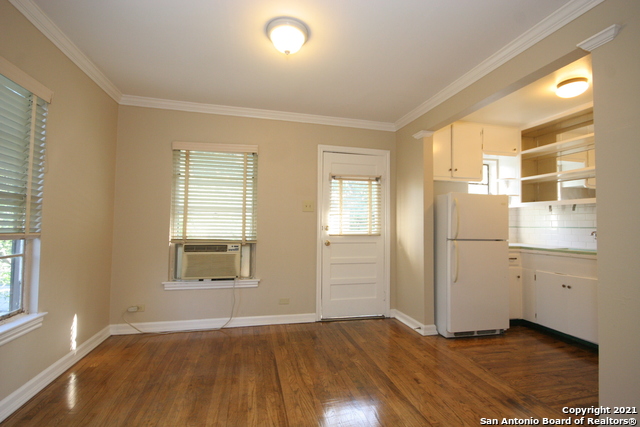 519 W Lynwood Ave Property Photo 2