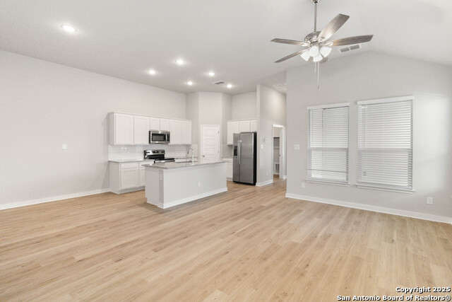 985 Staglin St Property Photo 5
