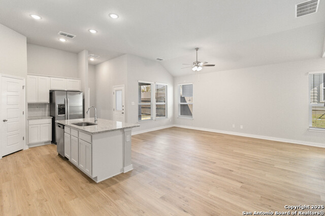 985 Staglin St Property Photo 6