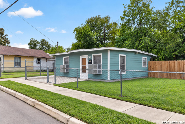1548 Center St Property Photo 3