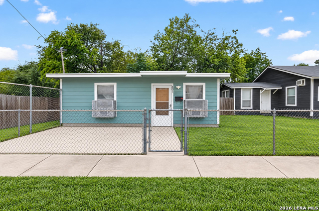 1548 Center St Property Photo 4