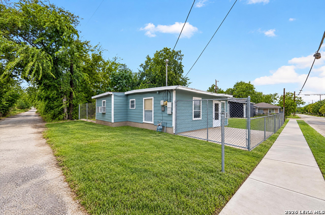 1548 Center St Property Photo 5