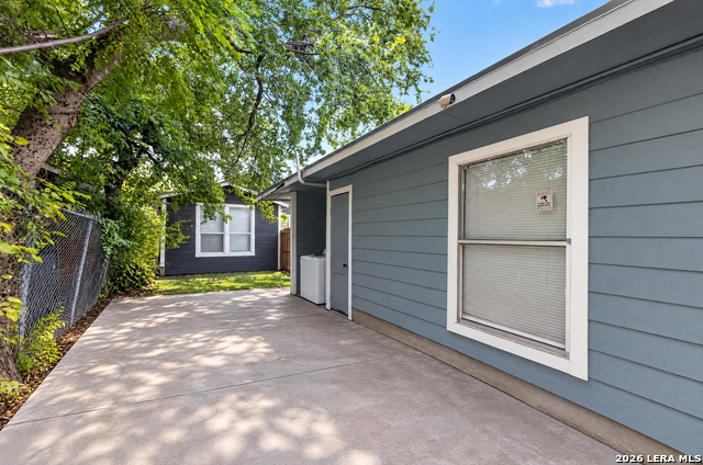1548 Center St Property Photo 6