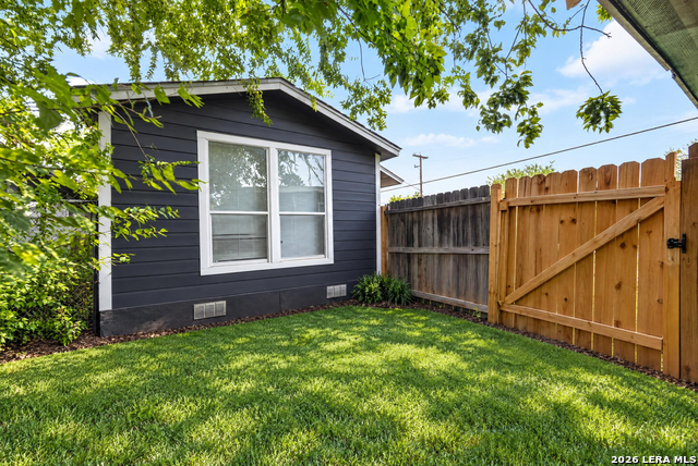 1548 Center St Property Photo 7