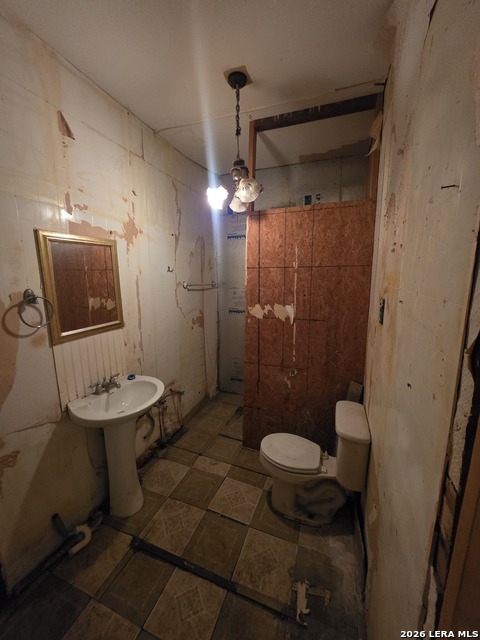 1127 S Jewett Property Photo 5