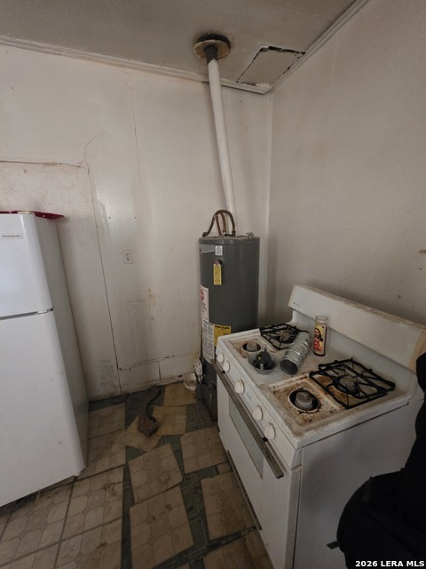 1127 S Jewett Property Photo 9