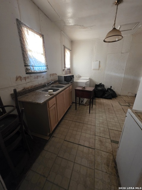 1127 S Jewett Property Photo 11