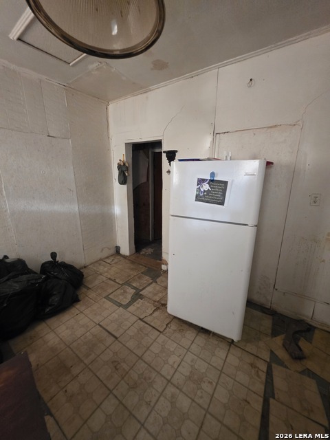 1127 S Jewett Property Photo 12