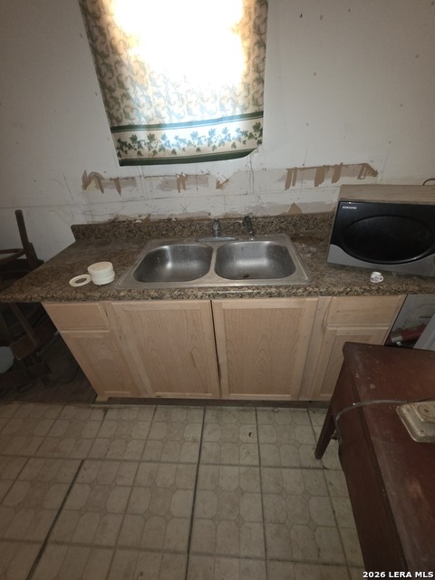 1127 S Jewett Property Photo 16