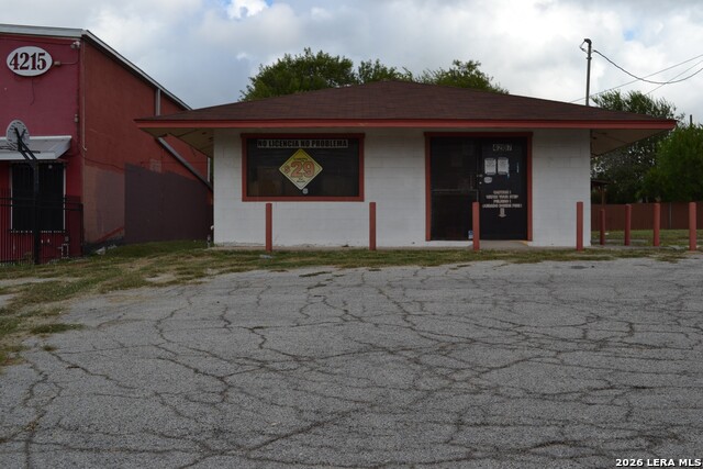 4207 Culebra Rd Property Photo 3