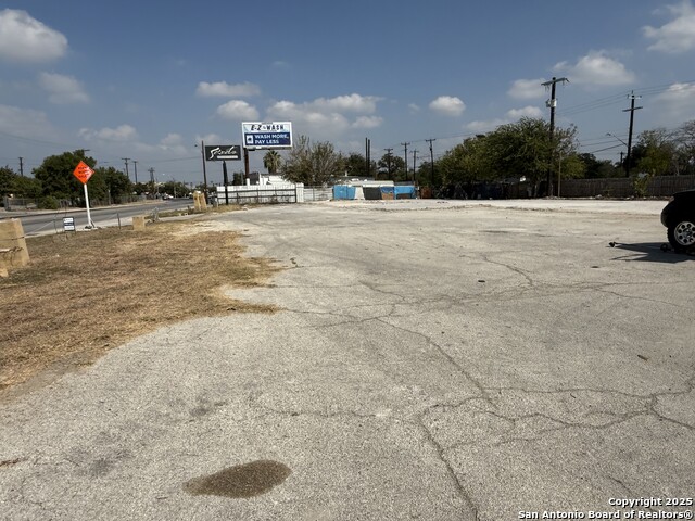 118 New Laredo Hwy Property Photo 2