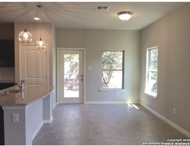 106 Lakeview Ct Property Photo 3