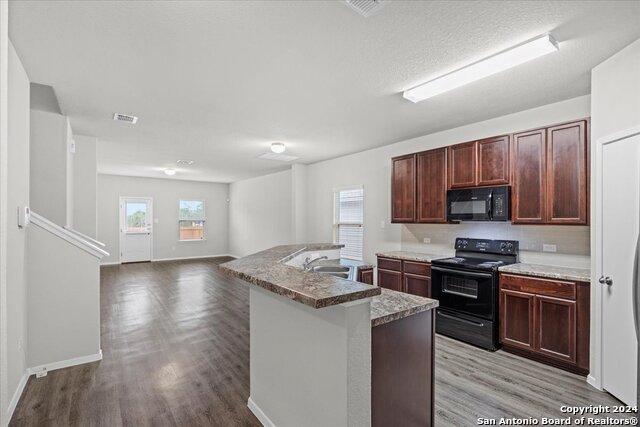 2438 Key Hole View Property Photo 2