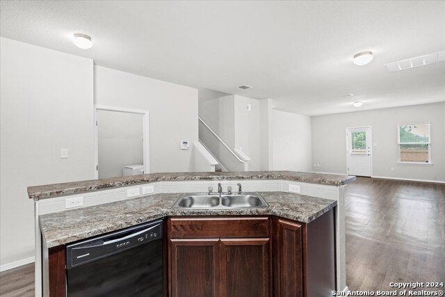 2438 Key Hole View Property Photo 3