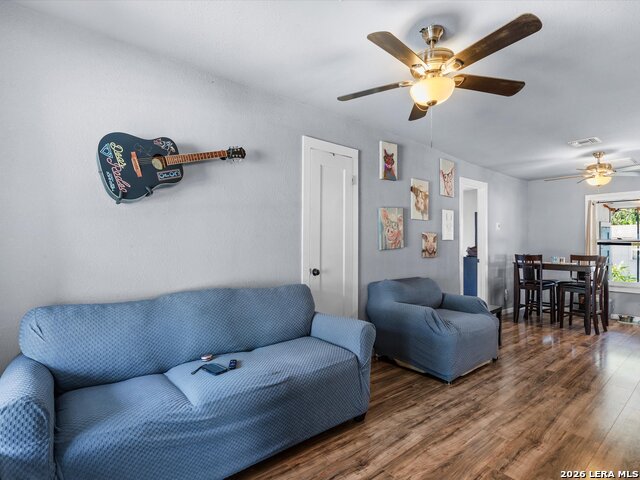 705 E Mountain St Property Photo 2