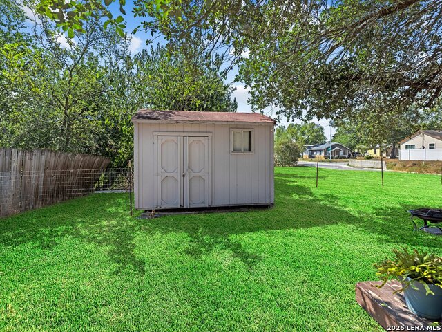 705 E Mountain St Property Photo 17