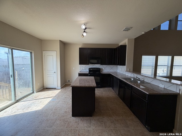 11402 Garden Fls Property Photo 5