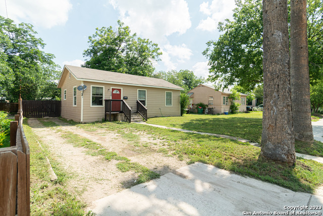 217 Elmo Ave Property Photo 3