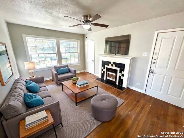 425 Maverick Street Property Photo 3