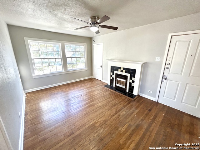 425 Maverick Street Property Photo 4