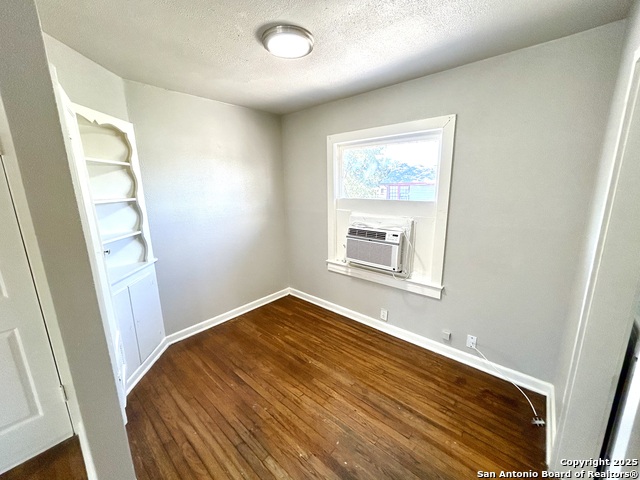 425 Maverick Street Property Photo 6