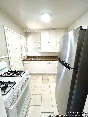425 Maverick Street Property Photo 7